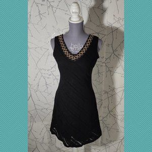 Donna Black Embroidered V-Neck Sleeveless Dress